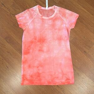 Women’s size 10 lululemon swiftly tech tee. Like new.